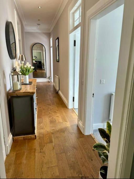 Beautiful Spacious Apartment In Town Centre โอบาน ภายนอก รูปภาพ