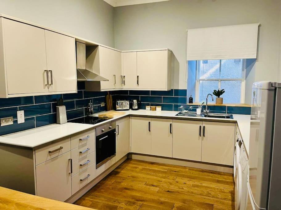 Beautiful Spacious Apartment In Town Centre โอบาน ภายนอก รูปภาพ